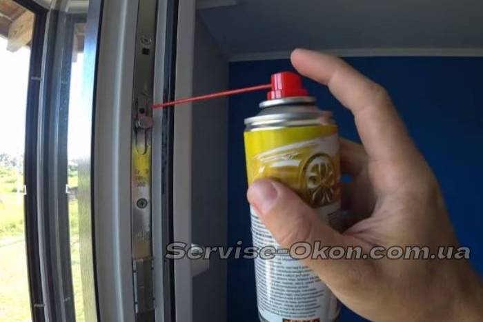 Змащення пластикових вікон