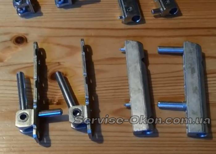 Заміна петель на пластикових вікнах